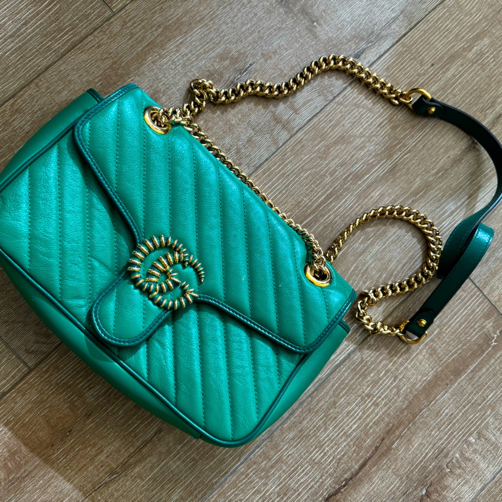 GG Marmont small shoulder bag in green/emerald leather
